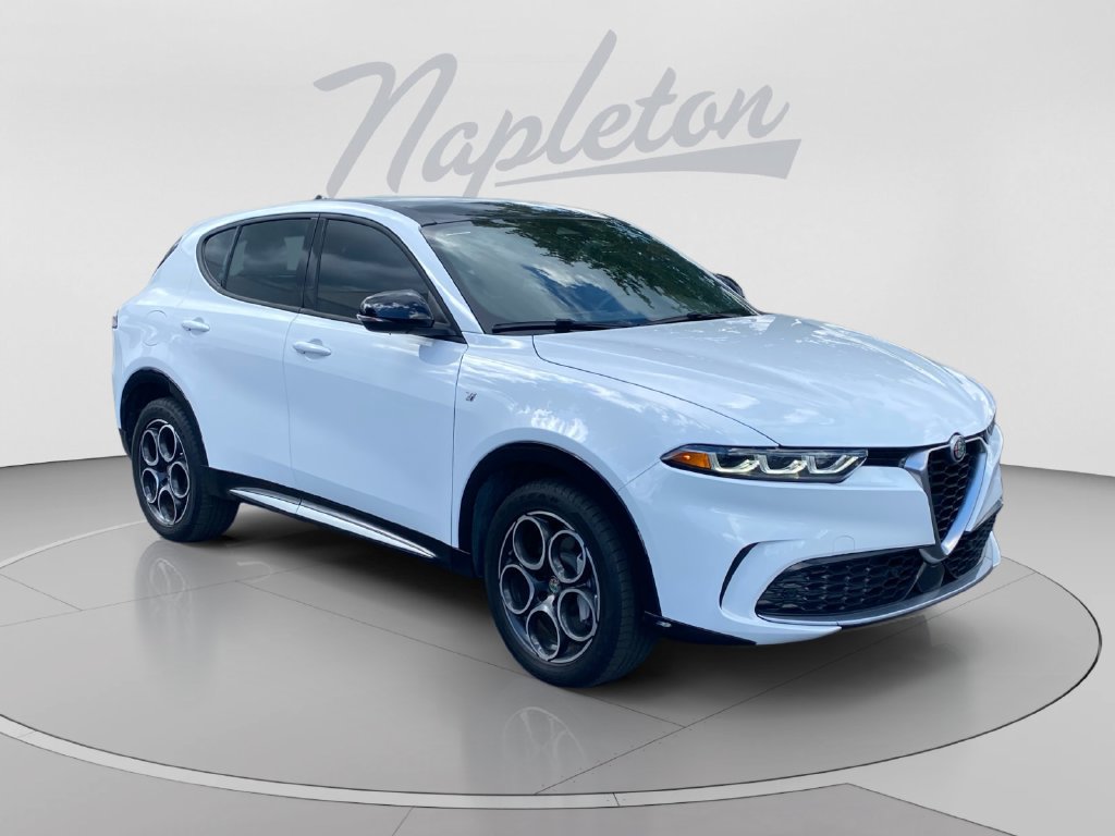 Used 2024 Alfa Romeo Tonale Ti w/ Premium Interior Package AWD/4WD image 8