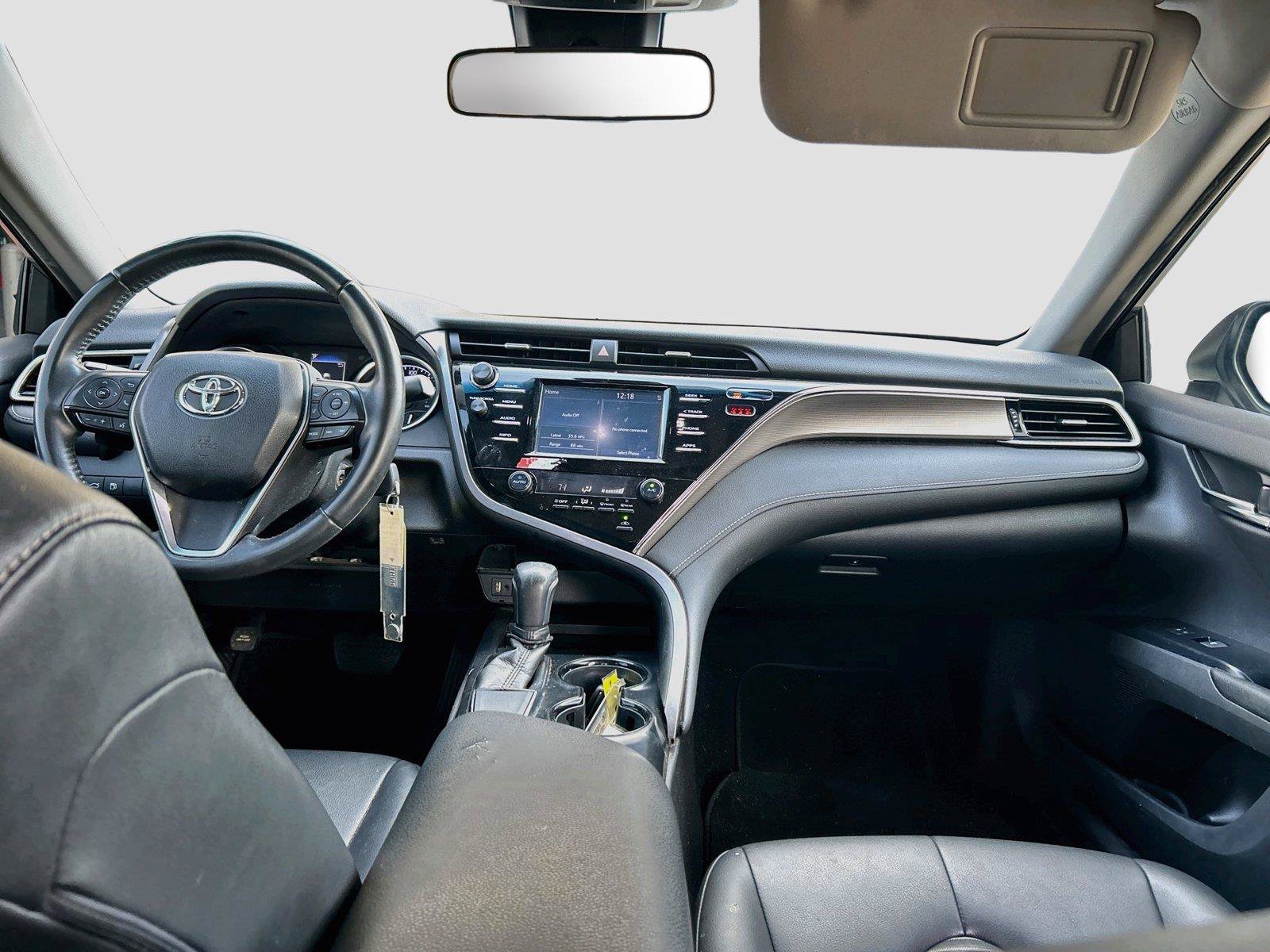Used 2018 Toyota Camry SE w/ Moonroof Package FWD image 19