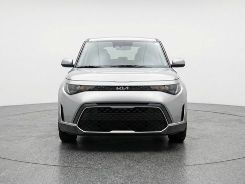 Used 2025 Kia Soul LX w/ LX Technology Package FWD image 2