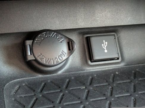 Used 2021 Toyota RAV4 XLE Premium image 26