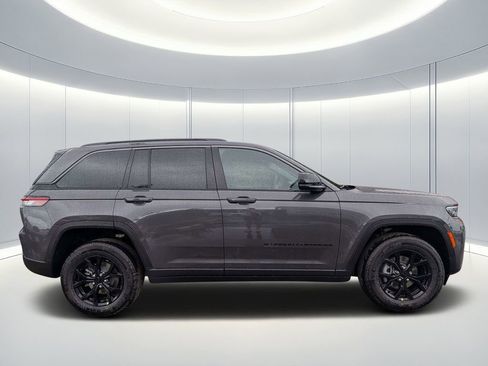 New 2026 Jeep Grand Cherokee Altitude image 3