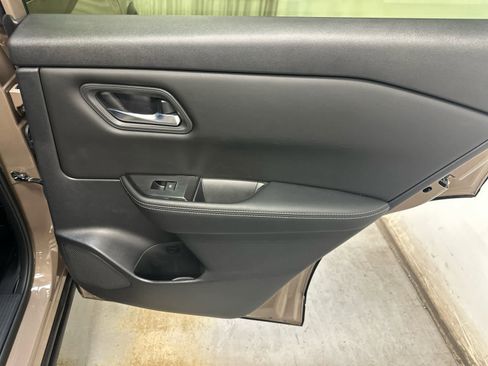 Certified 2024 Nissan Rogue SV image 29