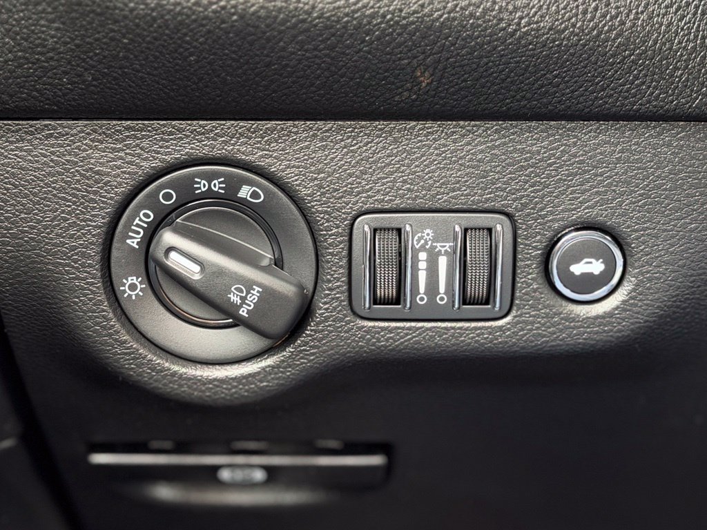 Used 2022 Dodge Challenger R/T RWD image 17