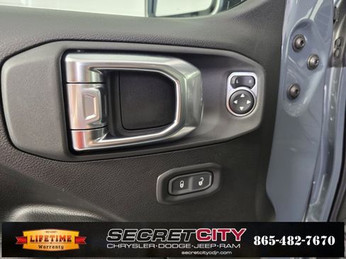 New 2025 Jeep Gladiator Sport image 12