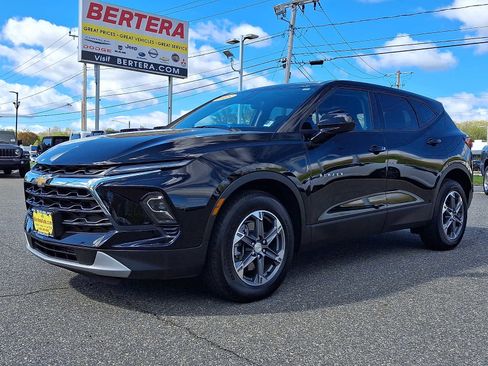 Used 2025 Chevrolet Blazer LT AWD/4WD image 3