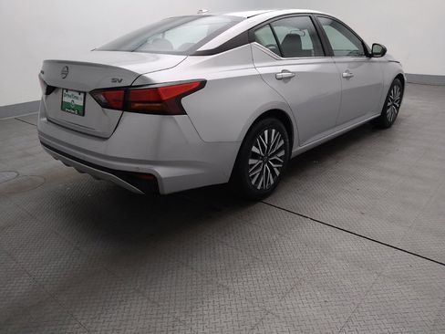 Used 2024 Nissan Altima 2.5 SV image 9