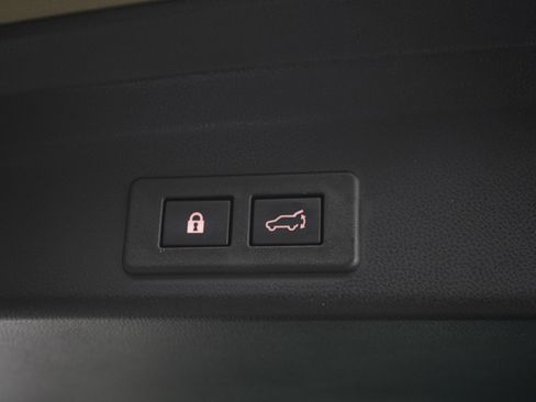 Used 2023 Subaru Ascent Touring AWD/4WD image 11