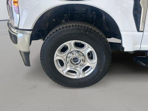 Used 2025 Ford F250 XLT w/ FX4 Off-Road Package AWD/4WD image 9