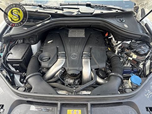 Used 2015 Mercedes-Benz GL 550 4MATIC image 28