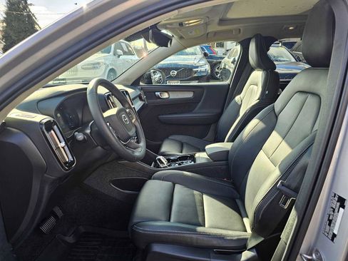 Certified 2025 Volvo XC40 B5 Plus w/ Climate Package image 22