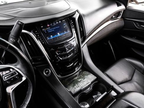 Used 2020 Cadillac Escalade ESV Platinum image 25