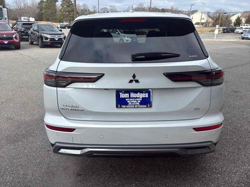 New 2026 Mitsubishi Outlander SE image 5