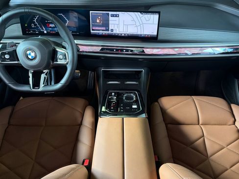 Used 2023 BMW 740i image 17