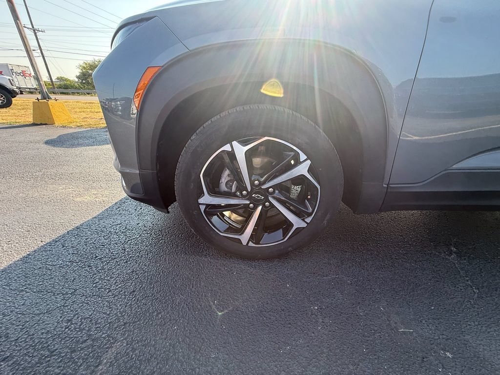 Used 2021 Chevrolet TrailBlazer RS w/ Sun and Liftgate Package FWD image 10