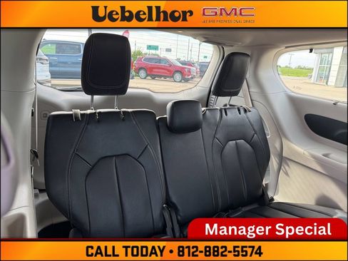 Used 2022 Chrysler Pacifica Touring-L FWD image 7
