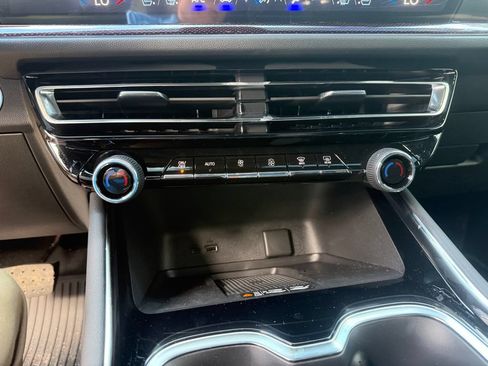 New 2026 Chevrolet Traverse RS w/ LPO, Floor Liner Package FWD image 19