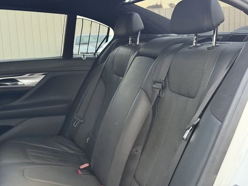 Used 2018 BMW 740i image 17