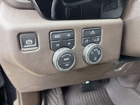 Used 2022 Chevrolet Silverado 1500 LT AWD/4WD image 18