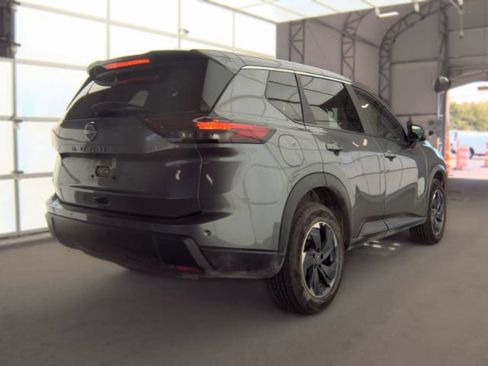 Used 2025 Nissan Rogue SV FWD image 4