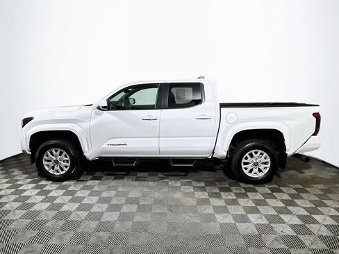 Certified 2024 Toyota Tacoma SR5 AWD/4WD image 4