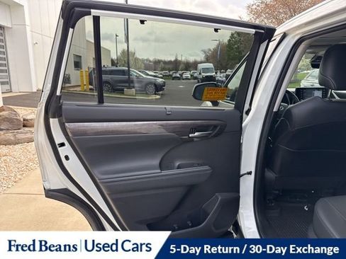 Used 2021 Toyota Highlander Limited image 12