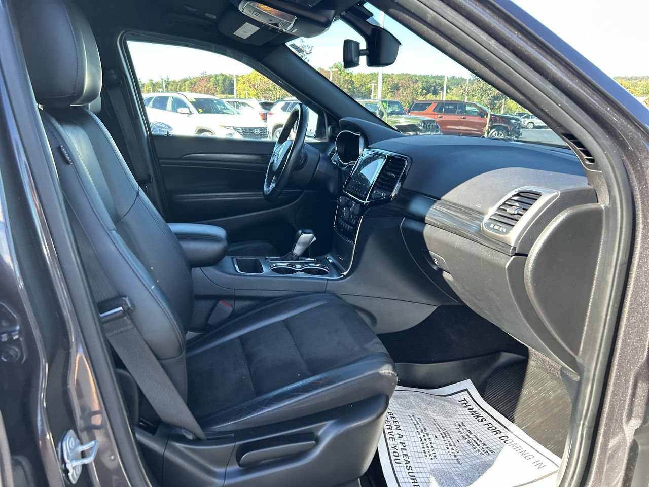 Used 2020 Jeep Grand Cherokee Laredo w/ Security & Convenience Group AWD/4WD image 14