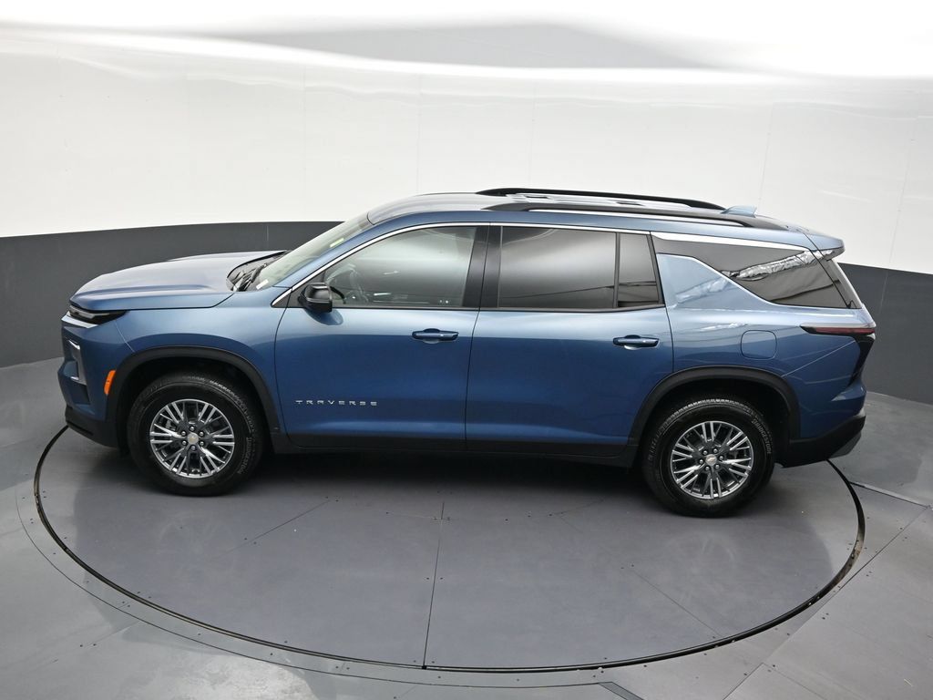 Used 2025 Chevrolet Traverse LT w/ Driver Confidence Package FWD image 22