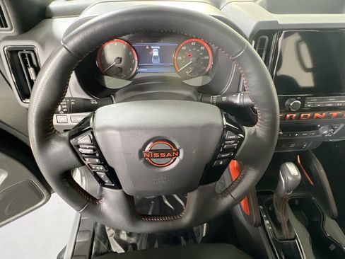 Used 2025 Nissan Frontier PRO-4X w/ Pro Convenience Package AWD/4WD image 11