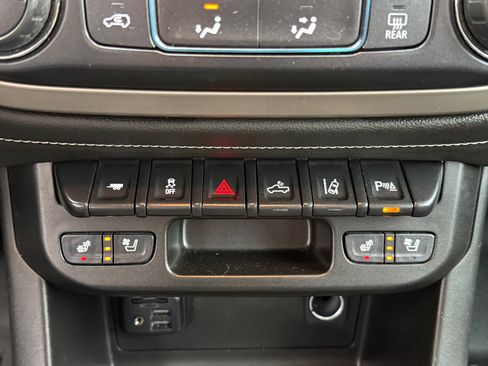 Used 2021 GMC Canyon Denali image 20