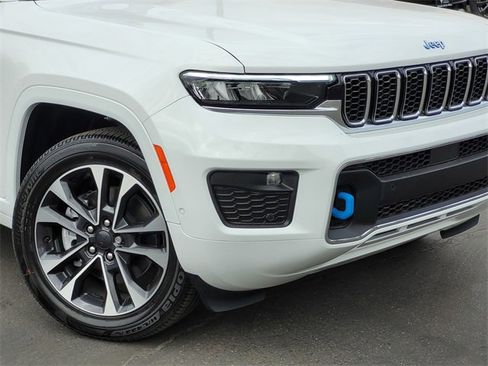 New 2023 Jeep Grand Cherokee Overland w/ Luxury Tech Group IV image 3