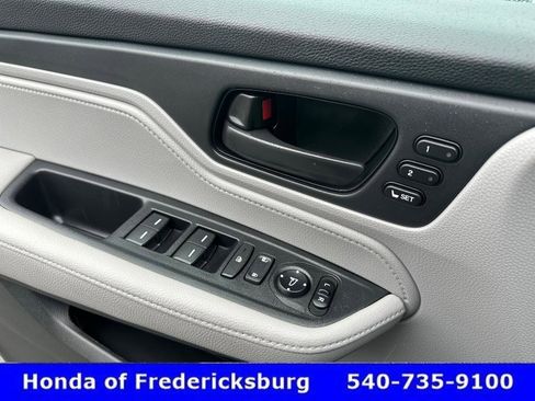 Used 2023 Honda Odyssey EX-L image 27