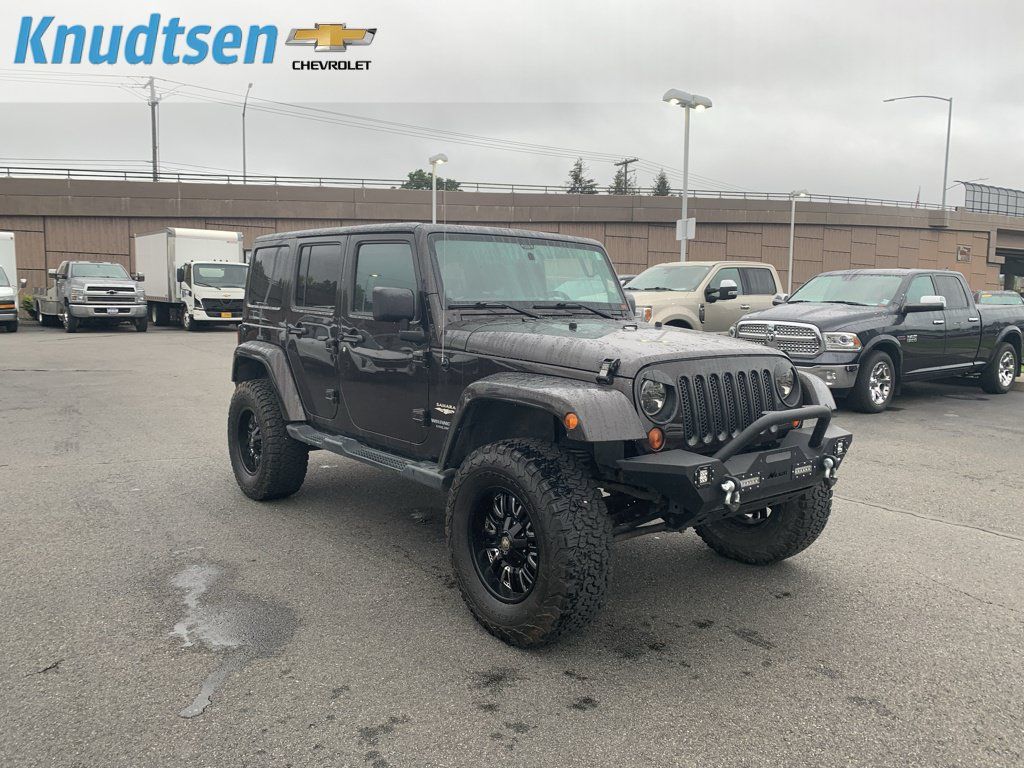 Used 2013 Jeep Wrangler Unlimited Sahara w/ Connectivity Group AWD/4WD image 1