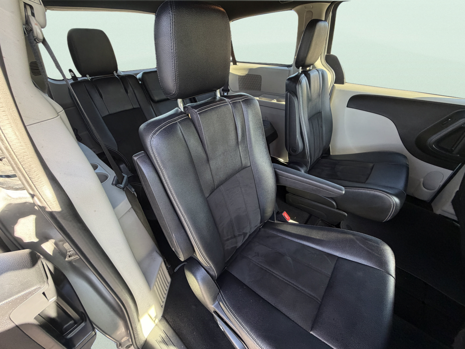 Used 2019 Dodge Grand Caravan SXT FWD image 15