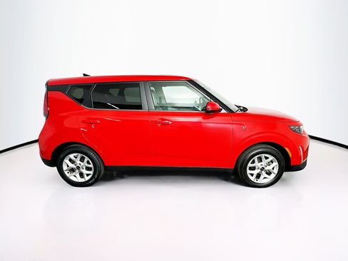 Used 2025 Kia Soul LX w/ LX Technology Package FWD image 10