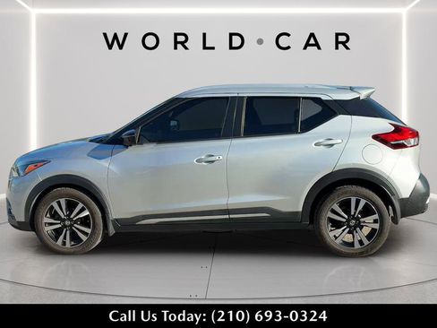 Used 2019 Nissan Kicks SR w/ SR Premium Package FWD image 4