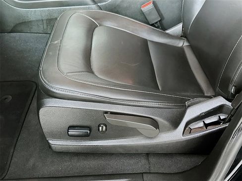 Used 2022 Chevrolet Colorado LT w/ Luxury Package image 9