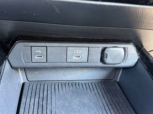 Used 2023 Toyota Prius XLE FWD image 23