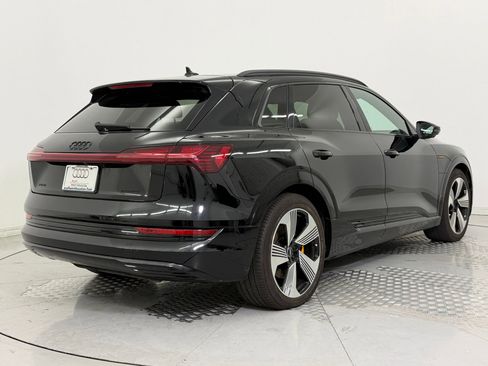 Used 2022 Audi e-tron Premium Plus w/ Premium Plus Package image 9