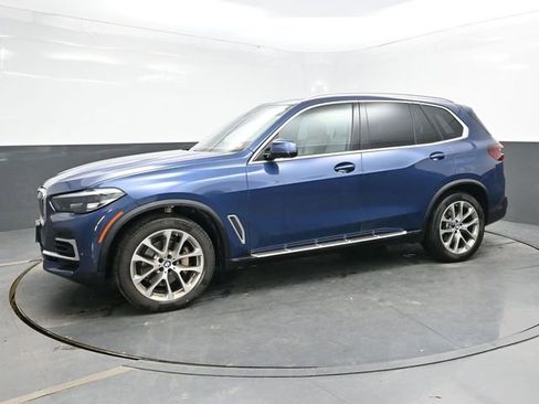 Used 2023 BMW X5 xDrive40i w/ Premium Package image 3