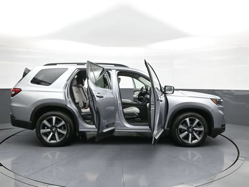 Certified 2023 Honda Pilot Touring image 48