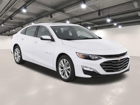 Used 2024 Chevrolet Malibu LT FWD image 2