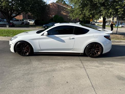 Used 2016 Hyundai Genesis Coupe 3.8 RWD image 8