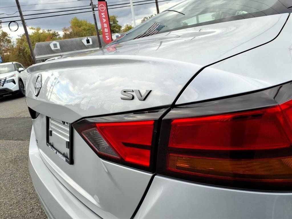 Used 2023 Nissan Altima 2.5 SV FWD image 14