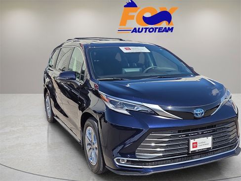 Certified 2023 Toyota Sienna Platinum image 6