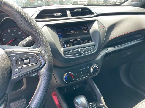 Used 2022 Chevrolet TrailBlazer RS FWD image 15