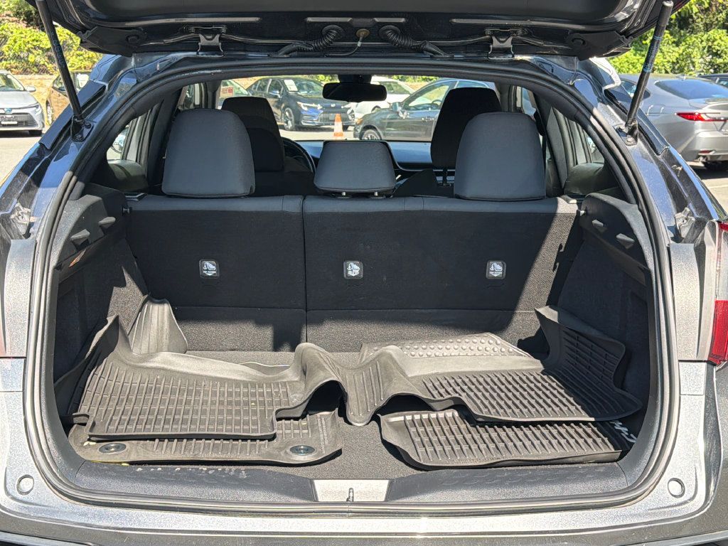 Used 2018 Toyota C-HR XLE FWD image 6