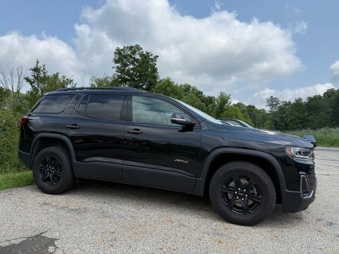 Used 2023 GMC Acadia AT4 w/ Technology Package AWD/4WD image 4