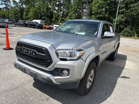 Used 2016 Toyota Tacoma SR5 w/ SR5 Appearance Package (SN) RWD image 4