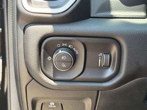 Used 2023 RAM 1500 Big Horn AWD/4WD image 30