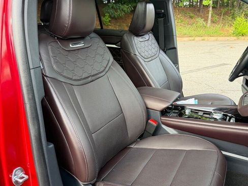 Used 2025 Ford Explorer Platinum w/ Ultimate Package AWD/4WD image 17
